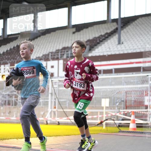 07.12.2025 - St. Pauli X-Mass-Run No. 15 Patografie http://msf.ph/oto/9369368 07.12.2025 11:24:38 Ziel 705, 1320, 1346, 1384, 1427, 1752, 2448, 2480, 2852, 2859, 2869, 3092, 3193, 3194, 3195, 3306, 4632 meine-sportfotos.de