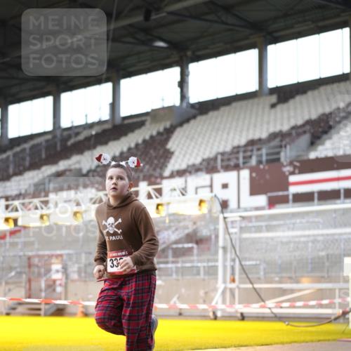 07.12.2025 - St. Pauli X-Mass-Run No. 15 Patografie http://msf.ph/oto/9369370 07.12.2025 11:24:40 Ziel 705, 1320, 1346, 1384, 1427, 1752, 2447, 2448, 2480, 2852, 2859, 2869, 3092, 3193, 3194, 3195, 3306, 4632 meine-sportfotos.de