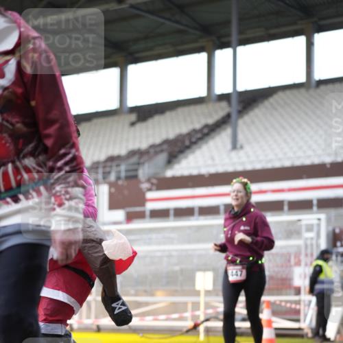 07.12.2025 - St. Pauli X-Mass-Run No. 15 Patografie http://msf.ph/oto/9369375 07.12.2025 11:24:44 Ziel 705, 1320, 1346, 1384, 1427, 1752, 2447, 2448, 2480, 2852, 2859, 2869, 3193, 3194, 3195, 3306, 3314, 4632 meine-sportfotos.de