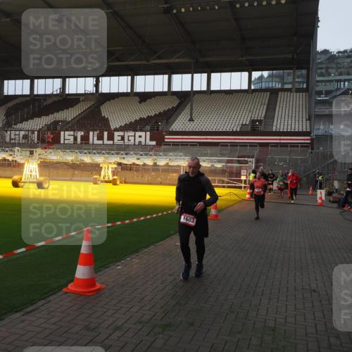 07.12.2025 - St. Pauli X-Mass-Run No. 15 Fabian Wolf http://msf.ph/oto/9369383 07.12.2025 09:58:33 Ziel 238, 261, 483, 532, 1003, 1173, 1528, 1603, 1633, 1774, 1782, 1785, 2205, 4031, 4206 meine-sportfotos.de