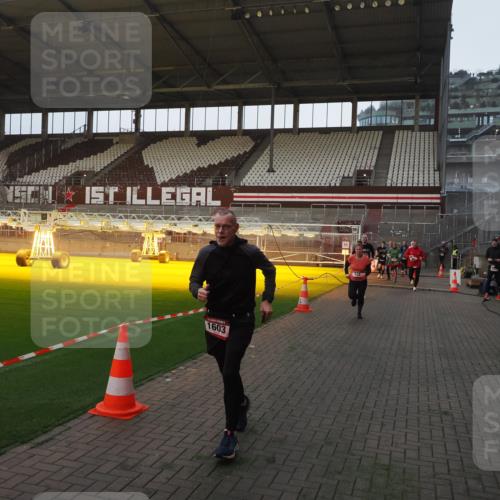 07.12.2025 - St. Pauli X-Mass-Run No. 15 Fabian Wolf http://msf.ph/oto/9369386 07.12.2025 09:58:34 Ziel 238, 261, 483, 532, 1003, 1115, 1173, 1528, 1603, 1774, 1782, 1785, 2205, 3308, 4031, 4206 meine-sportfotos.de