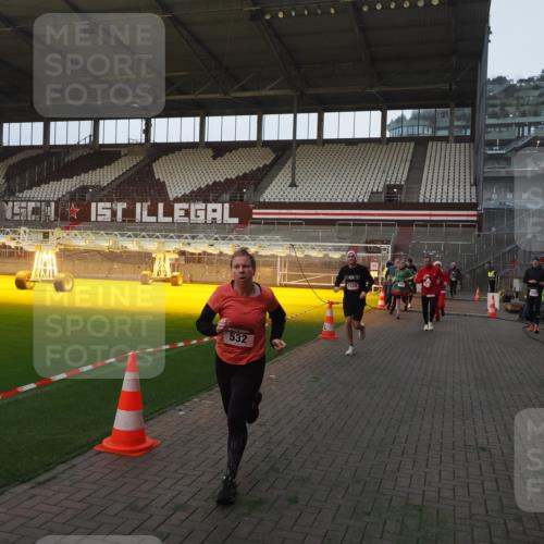 07.12.2025 - St. Pauli X-Mass-Run No. 15 Fabian Wolf http://msf.ph/oto/9369395 07.12.2025 09:58:36 Ziel 238, 261, 483, 532, 1003, 1115, 1173, 1528, 1603, 1782, 1785, 2205, 2392, 3308, 4031, 4206 meine-sportfotos.de