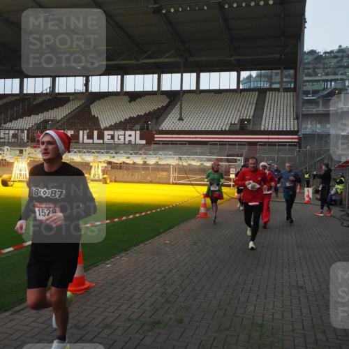 07.12.2025 - St. Pauli X-Mass-Run No. 15 Fabian Wolf http://msf.ph/oto/9369401 07.12.2025 09:58:38 Ziel 238, 261, 483, 532, 1003, 1115, 1173, 1528, 1542, 1603, 1782, 1785, 2392, 3308, 4031, 4206 meine-sportfotos.de