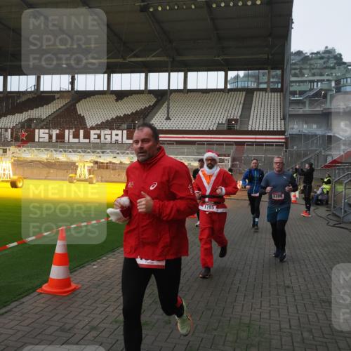 07.12.2025 - St. Pauli X-Mass-Run No. 15 Fabian Wolf http://msf.ph/oto/9369404 07.12.2025 09:58:40 Ziel 483, 532, 1003, 1115, 1528, 1542, 1603, 1782, 1785, 2392, 3308, 4031 meine-sportfotos.de