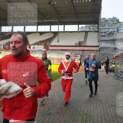 07.12.2025 - St. Pauli X-Mass-Run No. 15 Fabian Wolf http://msf.ph/oto/9369406 07.12.2025 09:58:40 Ziel 483, 532, 1003, 1115, 1528, 1542, 1603, 1782, 1785, 2392, 3308, 4031 meine-sportfotos.de