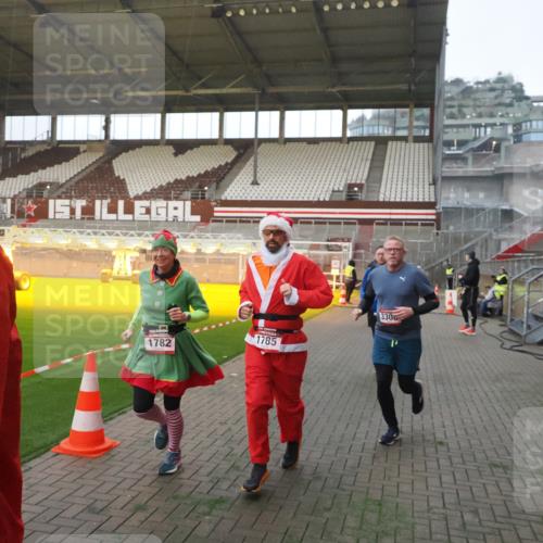07.12.2025 - St. Pauli X-Mass-Run No. 15 Fabian Wolf http://msf.ph/oto/9369407 07.12.2025 09:58:40 Ziel 483, 532, 1003, 1115, 1528, 1542, 1603, 1782, 1785, 2392, 3308, 4031 meine-sportfotos.de
