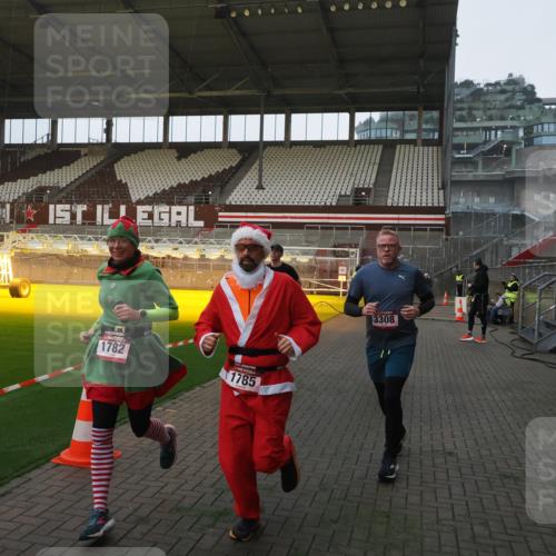 07.12.2025 - St. Pauli X-Mass-Run No. 15 Fabian Wolf http://msf.ph/oto/9369408 07.12.2025 09:58:41 Ziel 483, 532, 1003, 1115, 1528, 1542, 1603, 1782, 1785, 2392, 3308, 4031 meine-sportfotos.de