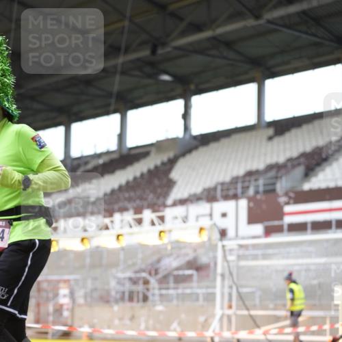 07.12.2025 - St. Pauli X-Mass-Run No. 15 Patografie http://msf.ph/oto/9369413 07.12.2025 11:24:48 Ziel 705, 1346, 1384, 1427, 1752, 2447, 2859, 2869, 3193, 3195, 3306, 3314, 4632 meine-sportfotos.de