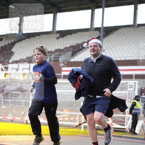 07.12.2025 - St. Pauli X-Mass-Run No. 15 Patografie http://msf.ph/oto/9369420 07.12.2025 11:24:57 Ziel 470, 473, 1384, 1427, 1527, 1855, 1858, 2193, 2447, 2981, 2990, 3314, 4632, 5003 meine-sportfotos.de