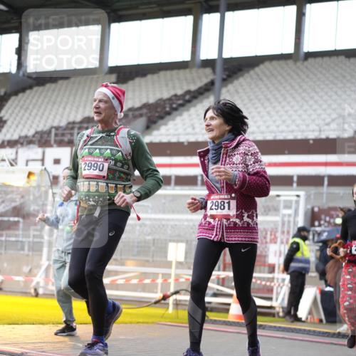 07.12.2025 - St. Pauli X-Mass-Run No. 15 Patografie http://msf.ph/oto/9369426 07.12.2025 11:24:59 Ziel 470, 473, 1527, 1544, 1855, 1858, 1961, 2151, 2193, 2447, 2981, 2990, 3314, 5003 meine-sportfotos.de