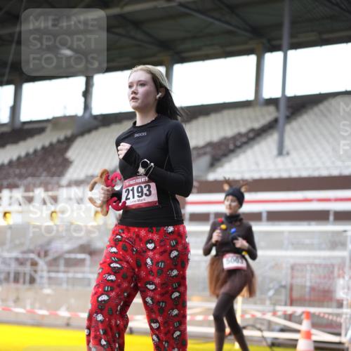 07.12.2025 - St. Pauli X-Mass-Run No. 15 Patografie http://msf.ph/oto/9369432 07.12.2025 11:25:01 Ziel 470, 473, 1527, 1544, 1855, 1858, 1961, 2151, 2193, 2981, 2990, 3126, 3314, 5003 meine-sportfotos.de