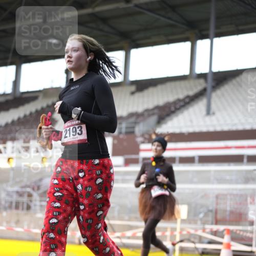 07.12.2025 - St. Pauli X-Mass-Run No. 15 Patografie http://msf.ph/oto/9369433 07.12.2025 11:25:01 Ziel 470, 473, 1527, 1544, 1855, 1858, 1961, 2151, 2193, 2981, 2990, 3126, 3314, 5003 meine-sportfotos.de