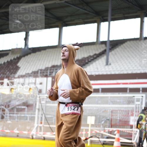 07.12.2025 - St. Pauli X-Mass-Run No. 15 Patografie http://msf.ph/oto/9369435 07.12.2025 11:25:02 Ziel 470, 473, 1527, 1544, 1855, 1858, 1961, 2151, 2193, 2981, 2990, 3126, 3314, 5003 meine-sportfotos.de