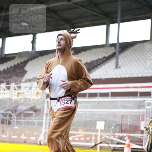 07.12.2025 - St. Pauli X-Mass-Run No. 15 Patografie http://msf.ph/oto/9369437 07.12.2025 11:25:02 Ziel 470, 473, 1527, 1544, 1855, 1858, 1961, 2151, 2193, 2981, 2990, 3126, 3314, 5003 meine-sportfotos.de