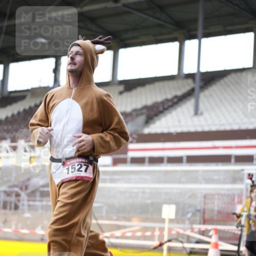 07.12.2025 - St. Pauli X-Mass-Run No. 15 Patografie http://msf.ph/oto/9369439 07.12.2025 11:25:02 Ziel 470, 473, 1527, 1544, 1855, 1858, 1961, 2151, 2193, 2981, 2990, 3126, 3314, 5003 meine-sportfotos.de