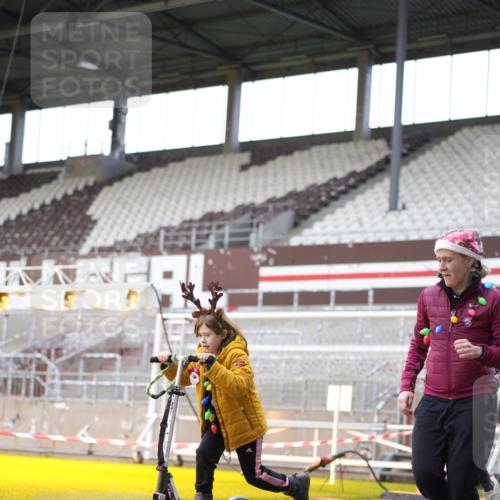 07.12.2025 - St. Pauli X-Mass-Run No. 15 Patografie http://msf.ph/oto/9369441 07.12.2025 11:25:04 Ziel 470, 473, 1527, 1544, 1855, 1858, 1961, 2151, 2193, 2244, 2981, 2990, 3126, 5003 meine-sportfotos.de