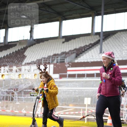 07.12.2025 - St. Pauli X-Mass-Run No. 15 Patografie http://msf.ph/oto/9369442 07.12.2025 11:25:04 Ziel 470, 473, 1527, 1544, 1855, 1858, 1961, 2151, 2193, 2244, 2981, 2990, 3126, 5003 meine-sportfotos.de