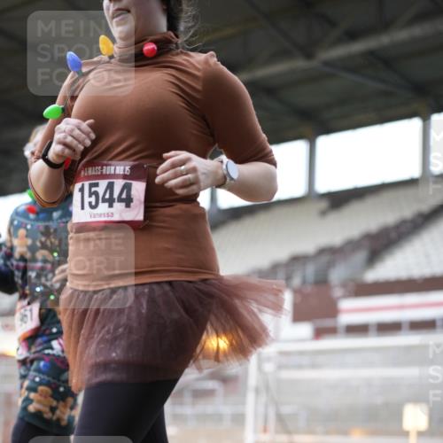 07.12.2025 - St. Pauli X-Mass-Run No. 15 Patografie http://msf.ph/oto/9369450 07.12.2025 11:25:05 Ziel 470, 473, 1527, 1544, 1855, 1858, 1961, 2151, 2193, 2244, 2981, 2990, 3126, 5003 meine-sportfotos.de