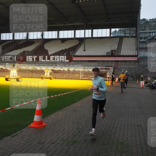 07.12.2025 - St. Pauli X-Mass-Run No. 15 Fabian Wolf http://msf.ph/oto/9369494 07.12.2025 09:59:02 Ziel 655, 2529, 3147, 3345 meine-sportfotos.de