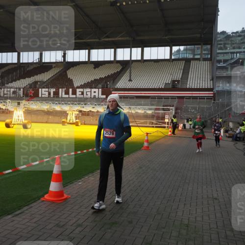 07.12.2025 - St. Pauli X-Mass-Run No. 15 Fabian Wolf http://msf.ph/oto/9369538 07.12.2025 09:59:12 Ziel 939, 1120, 2529, 3147, 3345 meine-sportfotos.de