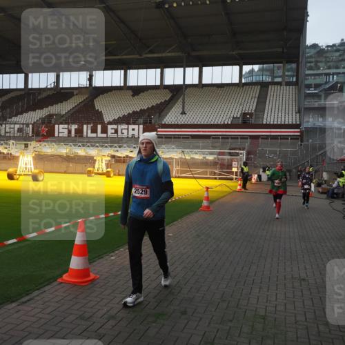 07.12.2025 - St. Pauli X-Mass-Run No. 15 Fabian Wolf http://msf.ph/oto/9369540 07.12.2025 09:59:13 Ziel 939, 1120, 2529, 3147, 3345 meine-sportfotos.de