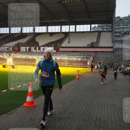 07.12.2025 - St. Pauli X-Mass-Run No. 15 Fabian Wolf http://msf.ph/oto/9369544 07.12.2025 09:59:13 Ziel 939, 1120, 2529, 3147, 3345 meine-sportfotos.de