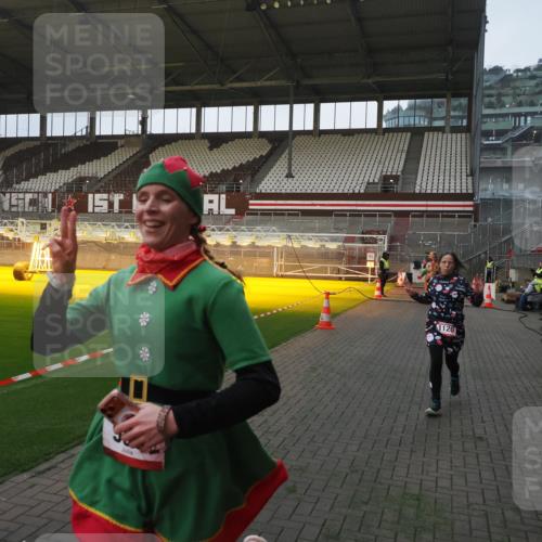 07.12.2025 - St. Pauli X-Mass-Run No. 15 Fabian Wolf http://msf.ph/oto/9369567 07.12.2025 09:59:16 Ziel 939, 1120, 2529, 2657, 3147, 3345 meine-sportfotos.de