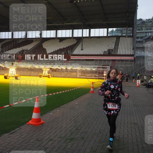 07.12.2025 - St. Pauli X-Mass-Run No. 15 Fabian Wolf http://msf.ph/oto/9369578 07.12.2025 09:59:17 Ziel 939, 1120, 2207, 2529, 2657, 3147, 3345 meine-sportfotos.de