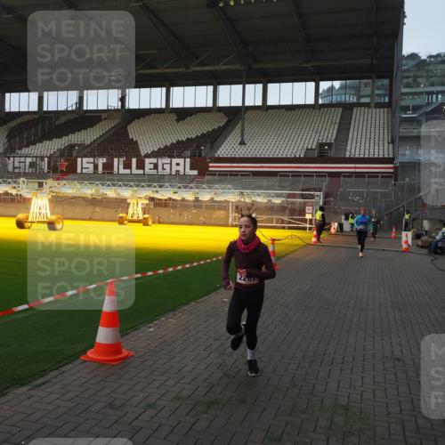 07.12.2025 - St. Pauli X-Mass-Run No. 15 Fabian Wolf http://msf.ph/oto/9369629 07.12.2025 09:59:24 Ziel 939, 1120, 2204, 2207, 2657, 4029 meine-sportfotos.de