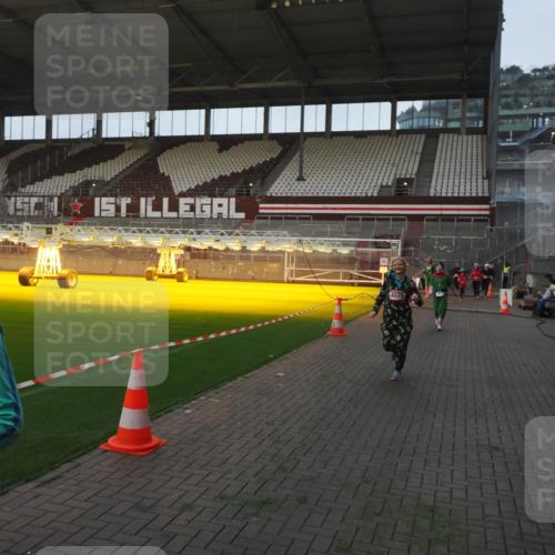 07.12.2025 - St. Pauli X-Mass-Run No. 15 Fabian Wolf http://msf.ph/oto/9369644 07.12.2025 09:59:29 Ziel 961, 1120, 2204, 2207, 2657, 4029 meine-sportfotos.de