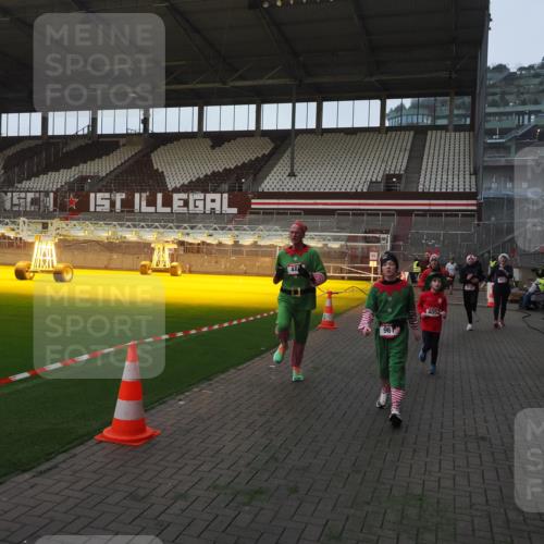 07.12.2025 - St. Pauli X-Mass-Run No. 15 Fabian Wolf http://msf.ph/oto/9369663 07.12.2025 09:59:34 Ziel 488, 961, 1763, 2204, 2207, 2657, 3513, 4029, 4051, 4052, 4465 meine-sportfotos.de