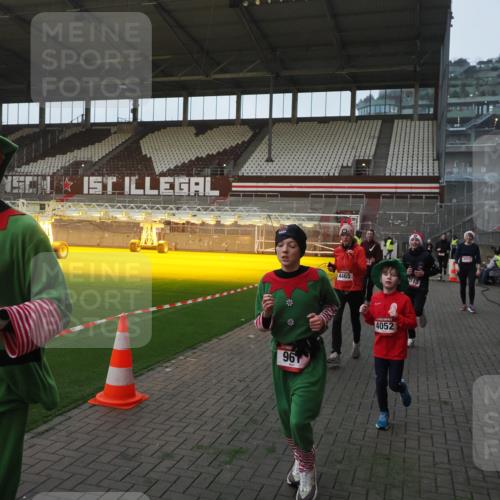 07.12.2025 - St. Pauli X-Mass-Run No. 15 Fabian Wolf http://msf.ph/oto/9369679 07.12.2025 09:59:36 Ziel 488, 910, 911, 961, 1763, 2204, 2207, 3513, 4029, 4051, 4052, 4465 meine-sportfotos.de