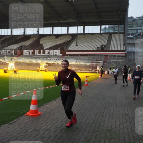 07.12.2025 - St. Pauli X-Mass-Run No. 15 Fabian Wolf http://msf.ph/oto/9369705 07.12.2025 09:59:38 Ziel 488, 910, 911, 961, 1763, 2204, 3513, 4029, 4051, 4052, 4465 meine-sportfotos.de