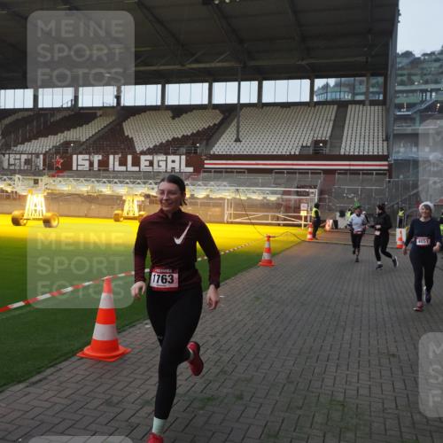 07.12.2025 - St. Pauli X-Mass-Run No. 15 Fabian Wolf http://msf.ph/oto/9369707 07.12.2025 09:59:39 Ziel 488, 910, 911, 961, 1763, 2204, 3513, 4029, 4051, 4052, 4465 meine-sportfotos.de