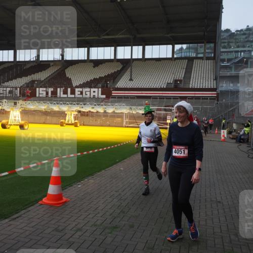 07.12.2025 - St. Pauli X-Mass-Run No. 15 Fabian Wolf http://msf.ph/oto/9369710 07.12.2025 09:59:42 Ziel 488, 910, 911, 961, 1763, 2186, 2729, 3513, 4029, 4051, 4052, 4465 meine-sportfotos.de