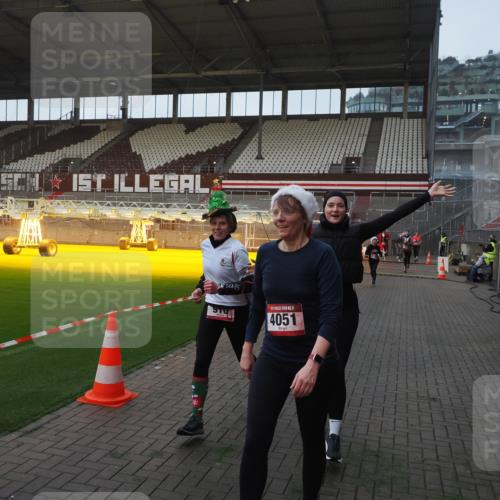07.12.2025 - St. Pauli X-Mass-Run No. 15 Fabian Wolf http://msf.ph/oto/9369718 07.12.2025 09:59:42 Ziel 488, 910, 911, 961, 1763, 2186, 2729, 3513, 4029, 4051, 4052, 4465 meine-sportfotos.de