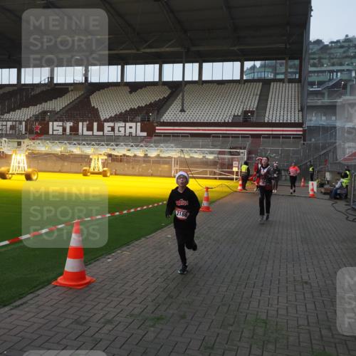 07.12.2025 - St. Pauli X-Mass-Run No. 15 Fabian Wolf http://msf.ph/oto/9369739 07.12.2025 09:59:46 Ziel 488, 910, 911, 934, 961, 1112, 1763, 2186, 2729, 2964, 3513, 4051, 4052, 4465 meine-sportfotos.de