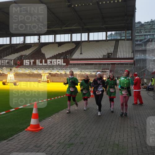 07.12.2025 - St. Pauli X-Mass-Run No. 15 Fabian Wolf http://msf.ph/oto/9369841 07.12.2025 10:00:08 Ziel 802, 1333, 1354, 1360, 1404, 2140, 2141, 4129 meine-sportfotos.de