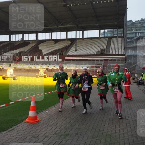 07.12.2025 - St. Pauli X-Mass-Run No. 15 Fabian Wolf http://msf.ph/oto/9369845 07.12.2025 10:00:08 Ziel 802, 1333, 1354, 1360, 1404, 2140, 2141, 4129 meine-sportfotos.de