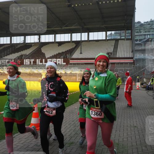 07.12.2025 - St. Pauli X-Mass-Run No. 15 Fabian Wolf http://msf.ph/oto/9369858 07.12.2025 10:00:09 Ziel 802, 1333, 1354, 1360, 1404, 2140, 2141, 4129 meine-sportfotos.de