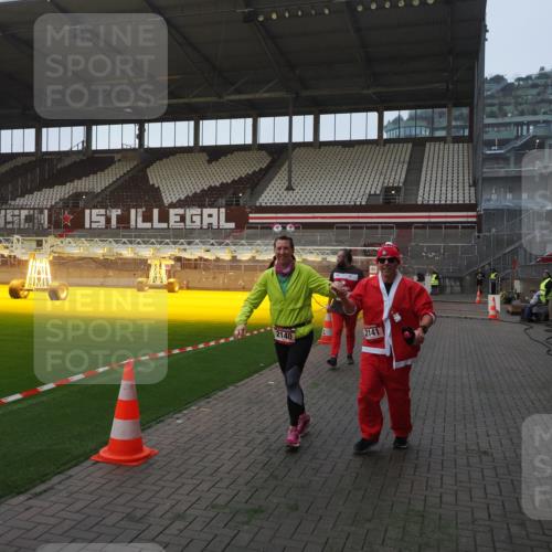 07.12.2025 - St. Pauli X-Mass-Run No. 15 Fabian Wolf http://msf.ph/oto/9369873 07.12.2025 10:00:12 Ziel 802, 1333, 1354, 1360, 1404, 2140, 2141, 4129 meine-sportfotos.de