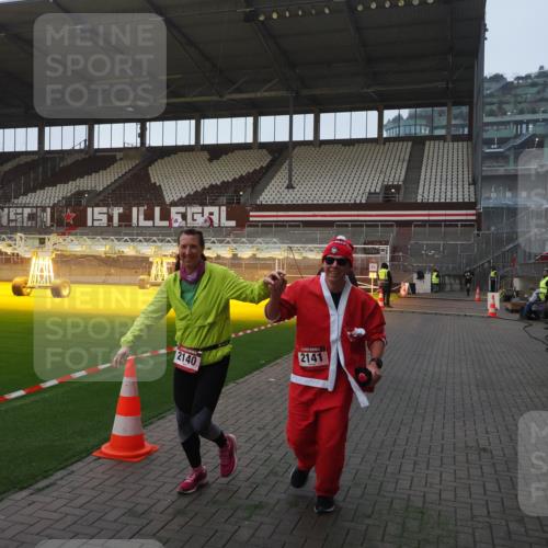 07.12.2025 - St. Pauli X-Mass-Run No. 15 Fabian Wolf http://msf.ph/oto/9369880 07.12.2025 10:00:13 Ziel 802, 1333, 1354, 1360, 1404, 2140, 2141, 4129 meine-sportfotos.de