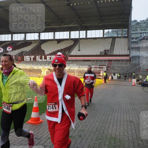 07.12.2025 - St. Pauli X-Mass-Run No. 15 Fabian Wolf http://msf.ph/oto/9369887 07.12.2025 10:00:13 Ziel 802, 1333, 1354, 1360, 1404, 2140, 2141, 4129 meine-sportfotos.de