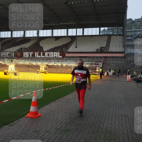 07.12.2025 - St. Pauli X-Mass-Run No. 15 Fabian Wolf http://msf.ph/oto/9369889 07.12.2025 10:00:15 Ziel 802, 1333, 1354, 1360, 1404, 2140, 2141, 4129 meine-sportfotos.de