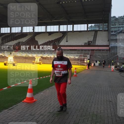 07.12.2025 - St. Pauli X-Mass-Run No. 15 Fabian Wolf http://msf.ph/oto/9369898 07.12.2025 10:00:15 Ziel 802, 1333, 1354, 1360, 1404, 2140, 2141, 4129 meine-sportfotos.de