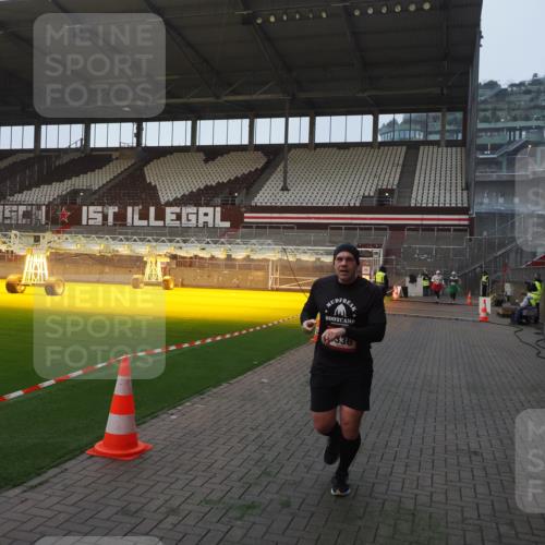 07.12.2025 - St. Pauli X-Mass-Run No. 15 Fabian Wolf http://msf.ph/oto/9369913 07.12.2025 10:00:24 Ziel 3336, 4129 meine-sportfotos.de