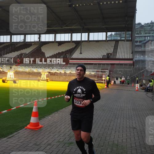 07.12.2025 - St. Pauli X-Mass-Run No. 15 Fabian Wolf http://msf.ph/oto/9369917 07.12.2025 10:00:24 Ziel 3336, 4129 meine-sportfotos.de