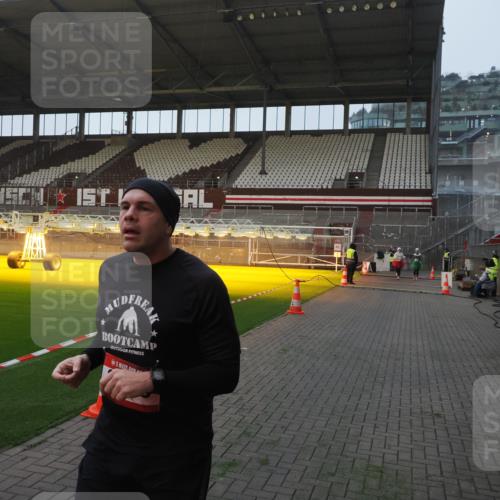 07.12.2025 - St. Pauli X-Mass-Run No. 15 Fabian Wolf http://msf.ph/oto/9369921 07.12.2025 10:00:25 Ziel 3336, 4129 meine-sportfotos.de