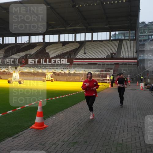 07.12.2025 - St. Pauli X-Mass-Run No. 15 Fabian Wolf http://msf.ph/oto/9369980 07.12.2025 10:00:38 Ziel 855, 1418, 1976, 2348 meine-sportfotos.de