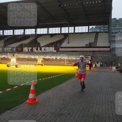 07.12.2025 - St. Pauli X-Mass-Run No. 15 Fabian Wolf http://msf.ph/oto/9370019 07.12.2025 10:00:44 Ziel 855, 1418, 1976, 2348, 3084 meine-sportfotos.de